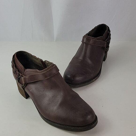 Tara M Ginnie Brown Leather Western O-Ring Ankle Boots - Picture 3 of 15